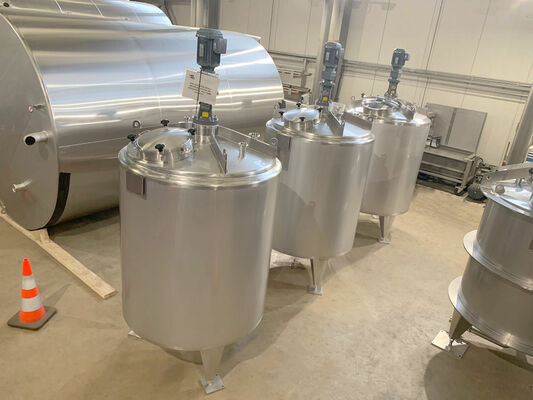 3 x Brand new 2.000L stainless-steel AISI316L vertical mixing tanks.