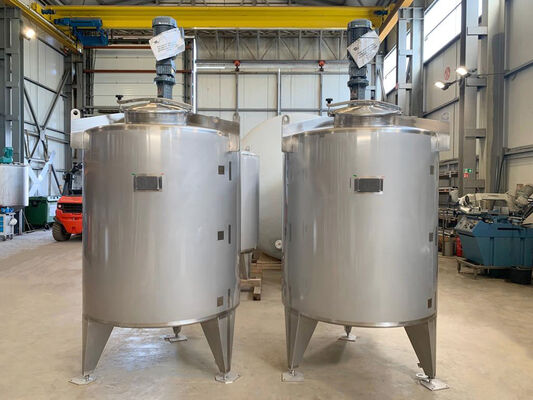 2 x Nieuwe roestvrijstalen verticale mengtank van 2.500L in AISI316L