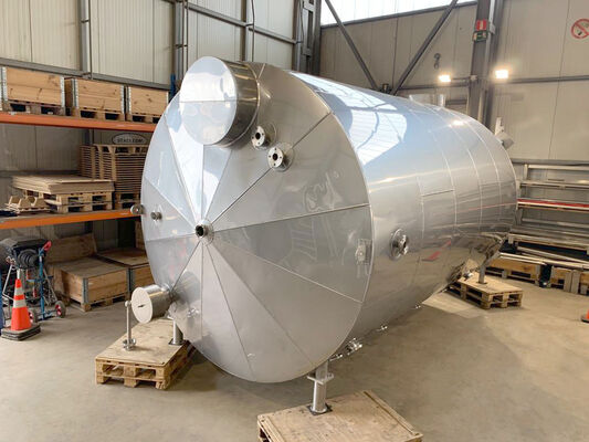 1 x New 32.700L stainless-steel AISI304 vertical storage tank.