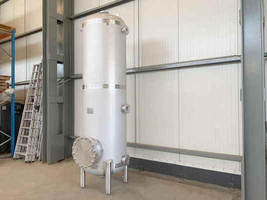 1 x Nieuwe roestvrijstalen verticale druktanks van 1.900L in AISI316L