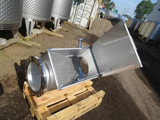 1 x stainless-steel second hand vertical mixing tank of 40.000L in stainless-steel AISI 304L