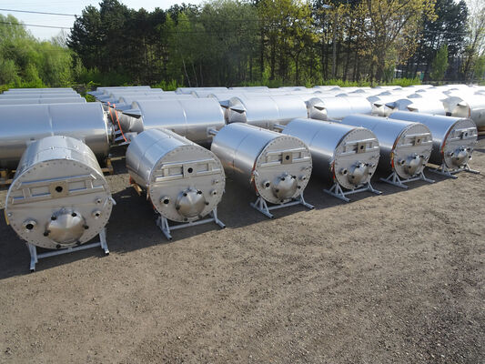 6 x Nieuwe roestvrijstalen verticale mengtanks van 4.500L