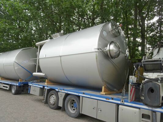 6 x Nieuwe roestvrijstalen verticale opslagtanks van 30.000L in AISI304L