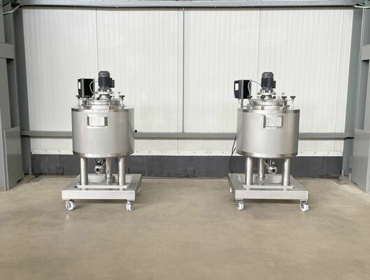 2 x Nieuwe roestvrijstalen verticale mengtanks van 100L in AISI316L