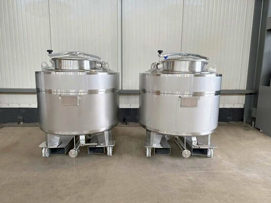 2 x Nieuwe roestvrijstalen verticale opslagtanks van 400L in AISI316L