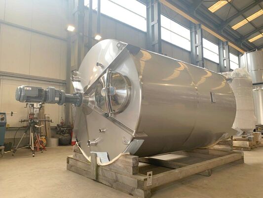 1 x Nieuwe roestvrijstalen verticale mengtank van 8100L in AISI316L