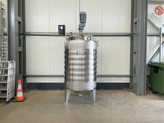 2 x Nieuwe roestvrijstalen verticale mengtanks van 1.500L in AISI316L