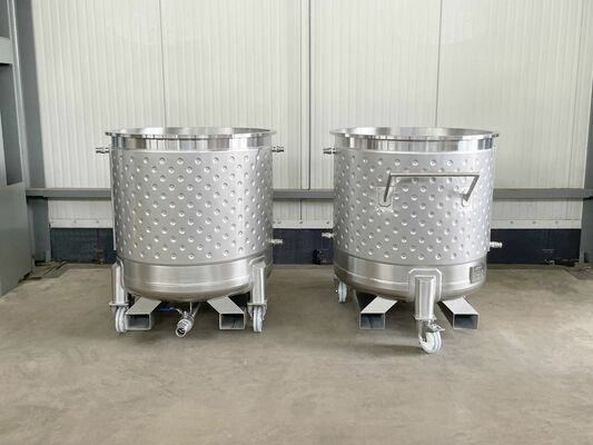 1 x Nieuwe roestvrijstalen verticale druktanks van 790L in AISI304L