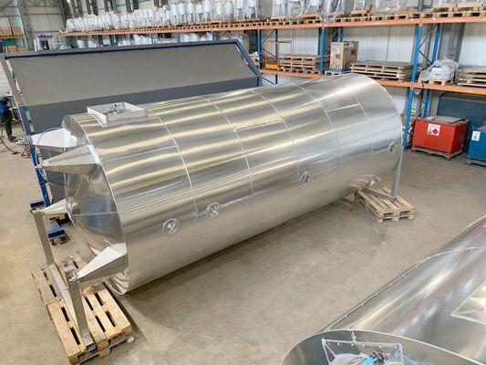 2 x Nieuwe roestvrijstalen verticale opslagtanks van 26.000L in AISI304L