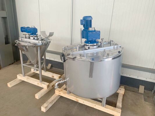 1 x cuve de mélange neuve verticale de 500L en acier inoxydable AISI304L. 1 x cuve de mélange neuve verticale de 60L en acier inoxydable AISI304L.