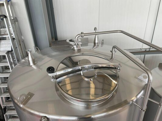 2 x New 5.200L stainless-steel AISI304L vertical mixing tanks. 1 x New 3.200L stainless-steel AISI304L vertical mixing tank. 1 x New 2.000L stainless-steel AISI304L vertical mixing tank.