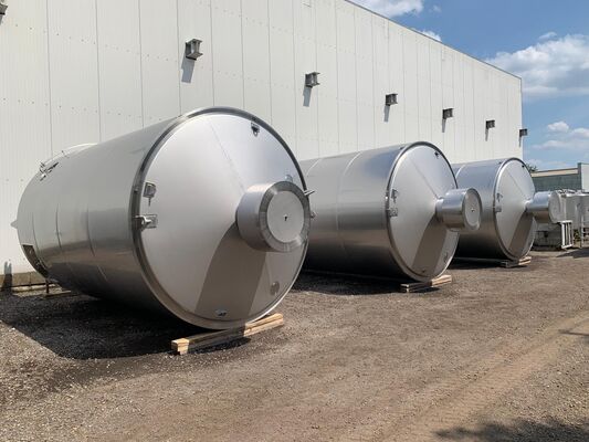3 x vertical second-hand mixing tanks of 31.000 L in AISI 304L stainless steel.