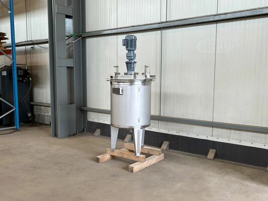 1 x New 300L stainless-steel AISI316L vertical mixing tank.