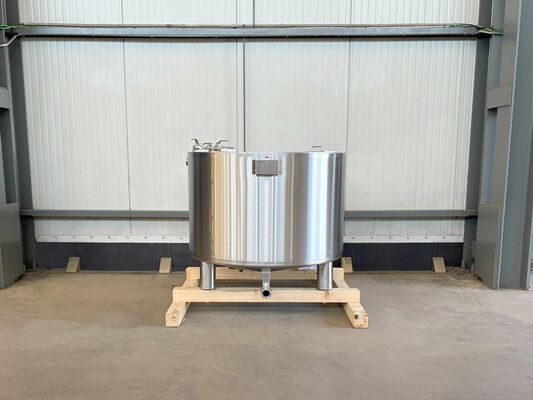 1 x New 1.000L stainless-steel AISI304L vertical storage tank.