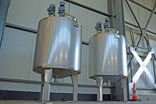 2 x New 1.330L stainless-steel AISI316L vertical storage tanks