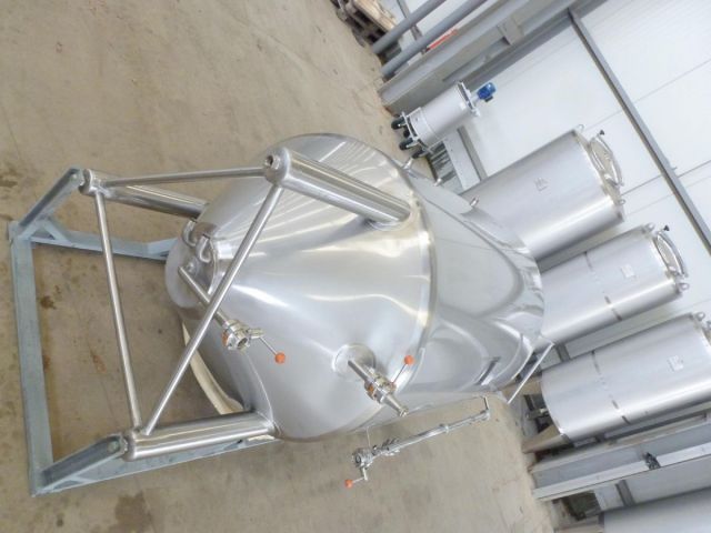 1 x 1.950L - 16 US bbl - 515 US gal  AISI304; heat-exchanger; insulation; vertical; conical
