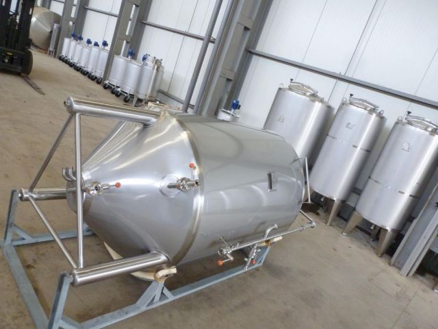 1 x 1.950L - 16 US bbl - 515 US gal  AISI304; heat-exchanger; insulation; vertical; conical