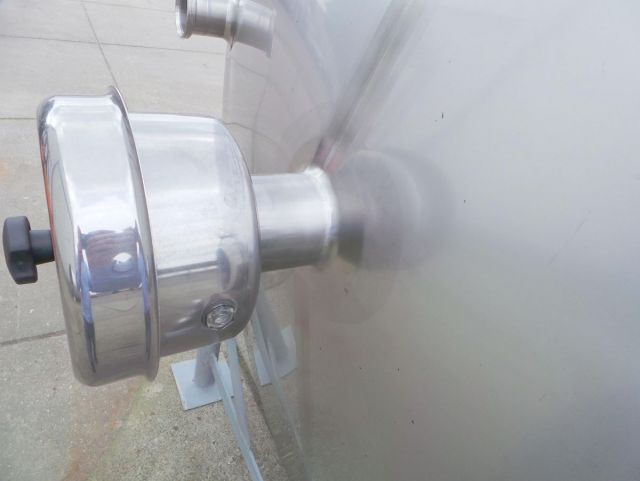 1 x 14.4m³ AISI304; warmtewisselaar; geisoleerd; roerwerk; vertikaal; conisch