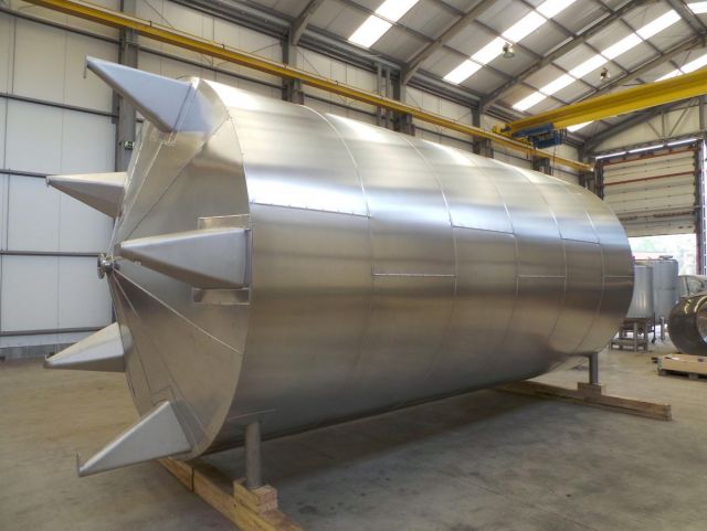 1 x 40.000L - 335 US bbl - 10.500 US gal  AISI304L; insulated; vertical; conical on legs; stainless-steel storage tank