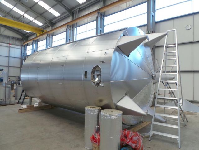 1 x 40m³ AISI304L; geisoleerd, vertikaal; conisch op poten; roestvrijstalen opslagtank