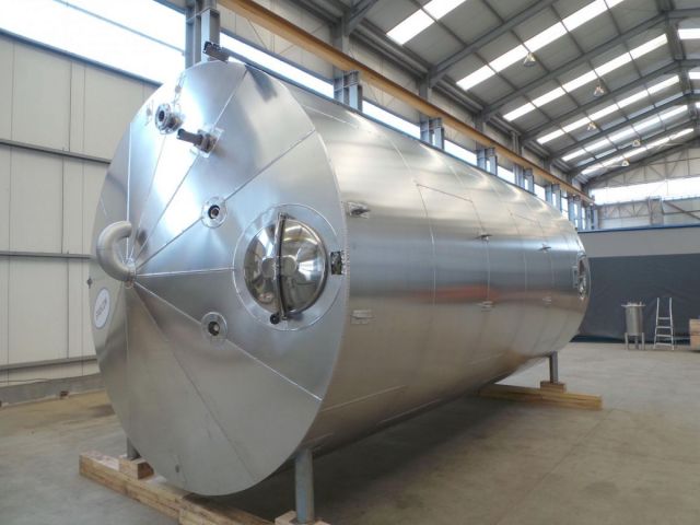 1 x 40.000L - 335 US bbl - 10.500 US gal  AISI304L; insulated; vertical; conical on legs; stainless-steel storage tank