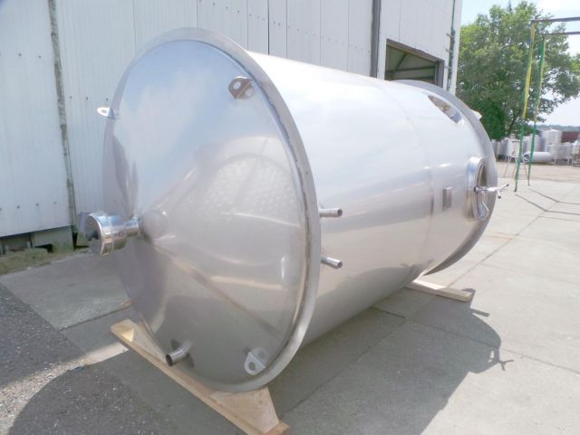 4 x 7,4m³ AISI 316; warmtewisselaar; roerwerk; vertikaal; mengtanks