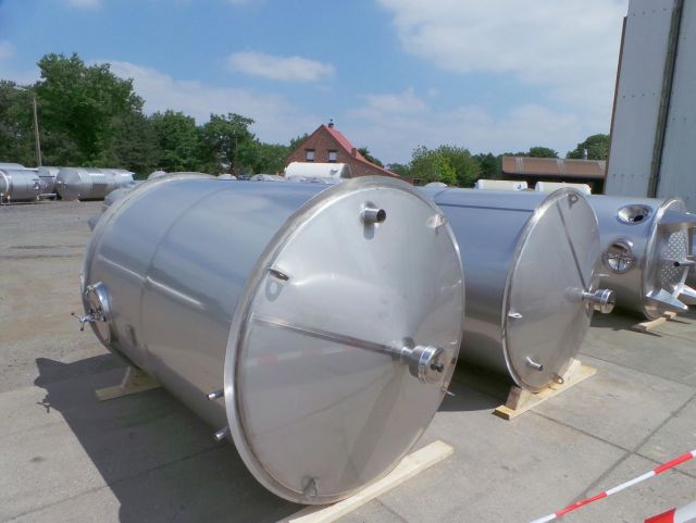4 x 7,4m³ AISI 316; warmtewisselaar; roerwerk; vertikaal; mengtanks