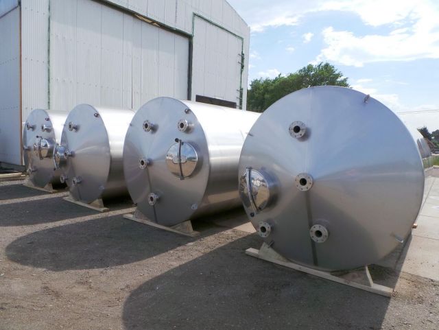 8 x 14.1m³ AISI316; enkelwandig; vertikaal; conische opslagtanks