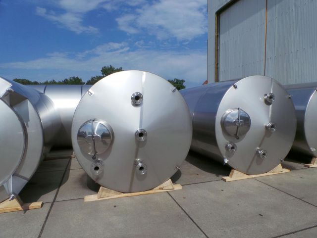 8 x 14.1m³ AISI316; enkelwandig; vertikaal; conische opslagtanks