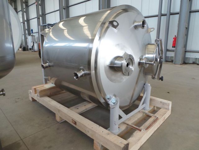 1 x 1.1 m³ AISI 304; roestvrijstalen koeltank, warmtewisselaar; vertikaal; konisch