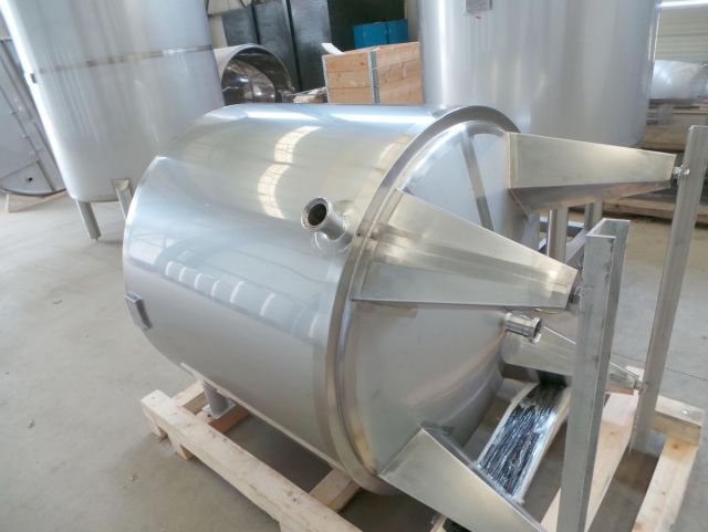 1 x 1.1 m³ AISI 304; roestvrijstalen koeltank, warmtewisselaar; vertikaal; konisch
