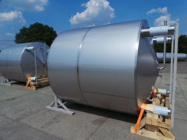 2 x 10m³ AISI304; roestvrijstalen fermentatie tanks; vertikaal; warmtewisselaar; geisoleerd