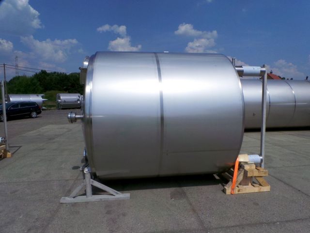 2 x 10m³ AISI304; roestvrijstalen fermentatie tanks; vertikaal; warmtewisselaar; geisoleerd