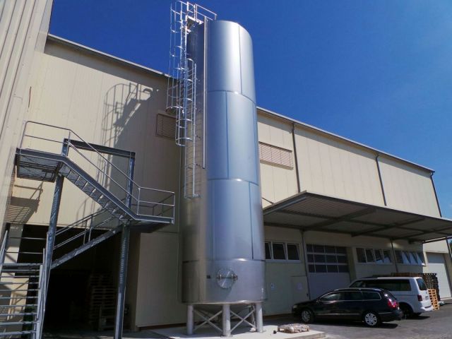 1 x 100.000L - 838 US bbl - 26.400 US gal - AISI304; insulated storage-vessel; heat-exchanger; vertical