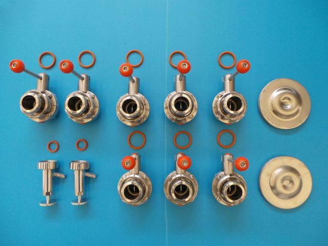 2 x 3m³ AISI304; CCT bier fermentatie tanks, gistingstanks; geisoleerd; warmtewisselaar; 2 bar druk binnentank