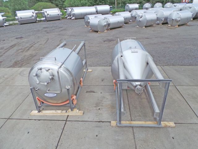 2 x 3m³ AISI304; CCT bier fermentatie tanks, gistingstanks; geisoleerd; warmtewisselaar; 2 bar druk binnentank