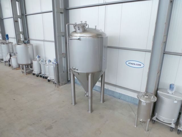 2 x 3m³ AISI304; CCT bier fermentatie tanks, gistingstanks; geisoleerd; warmtewisselaar; 2 bar druk binnentank