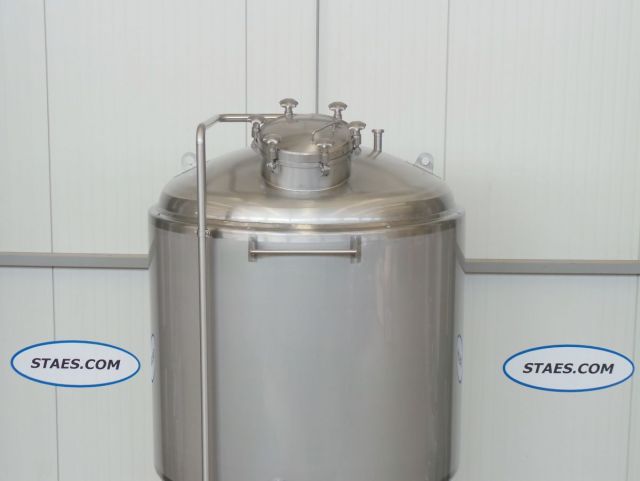 2 x 3m³ AISI304; CCT bier fermentatie tanks, gistingstanks; geisoleerd; warmtewisselaar; 2 bar druk binnentank