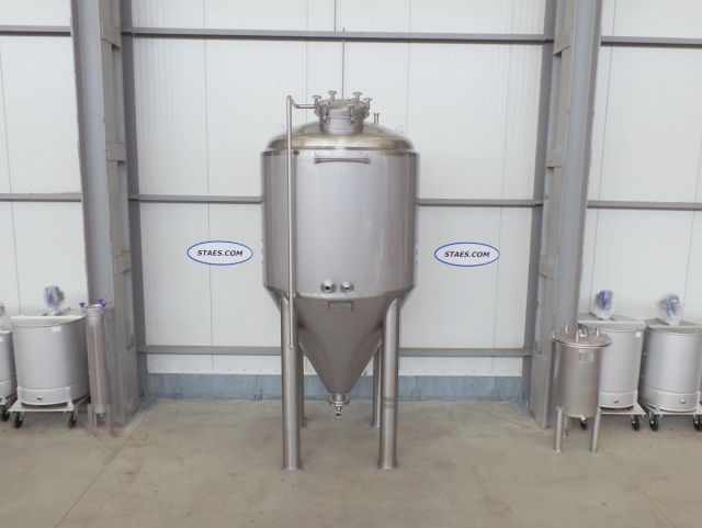 2 x 3m³ AISI304; CCT bier fermentatie tanks, gistingstanks; geisoleerd; warmtewisselaar; 2 bar druk binnentank