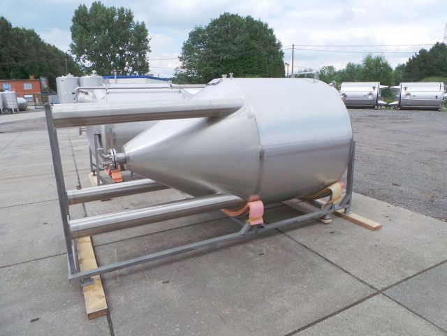 2 x 3.000L - 25 US bbl - 792 US gal -  AISI304; CCT beer fermenters; insulated; heat exchanger; 2 bar pressure inside