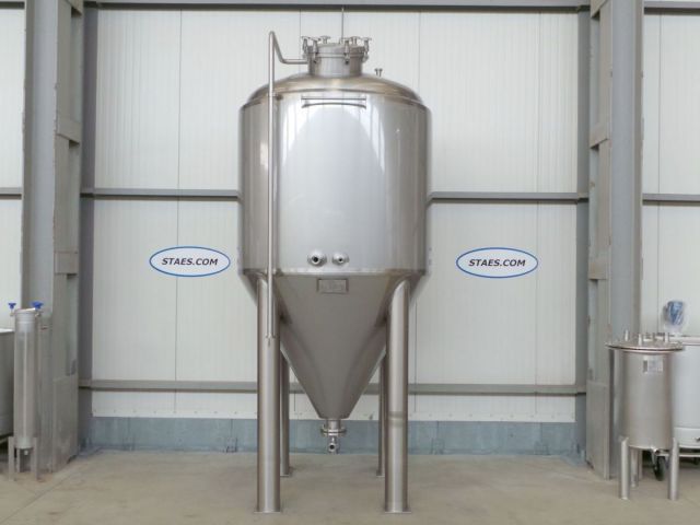 2 x 3m³ AISI304; CCT bier fermentatie tanks, gistingstanks; geisoleerd; warmtewisselaar; 2 bar druk binnentank