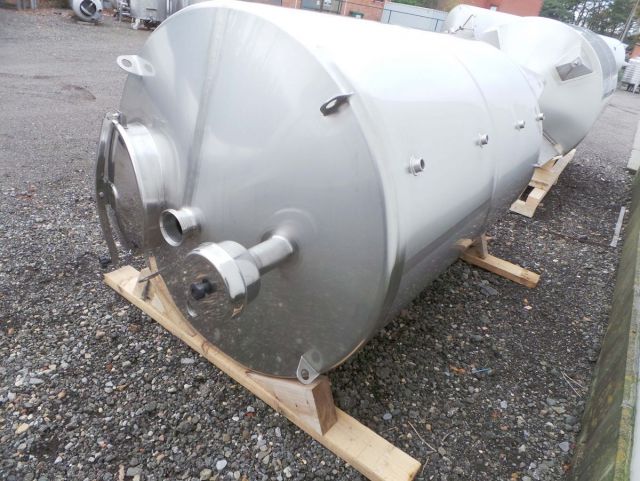 2 x 3.3m³ AISI316; roestvrijstalen opslagtank; verticaal, geisoleerd op poten