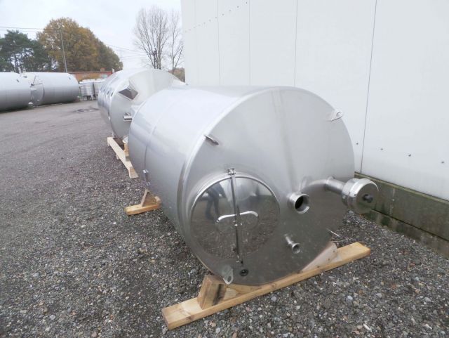 2 x 3.3m³ AISI316; roestvrijstalen opslagtank; verticaal, geisoleerd op poten