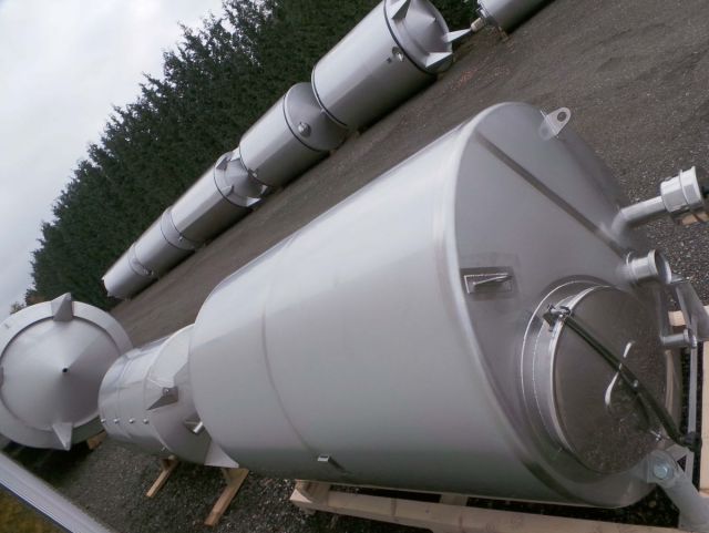2 x 3.3m³ AISI316; roestvrijstalen opslagtank; verticaal, geisoleerd op poten