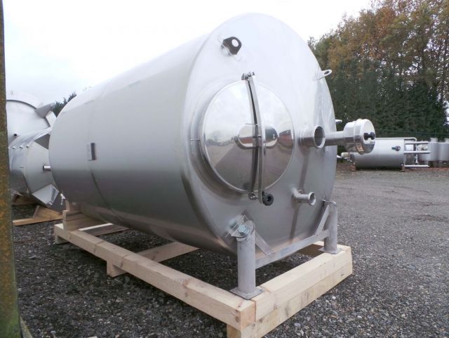 2 x 3.3m³ AISI316; roestvrijstalen opslagtank; verticaal, geisoleerd op poten
