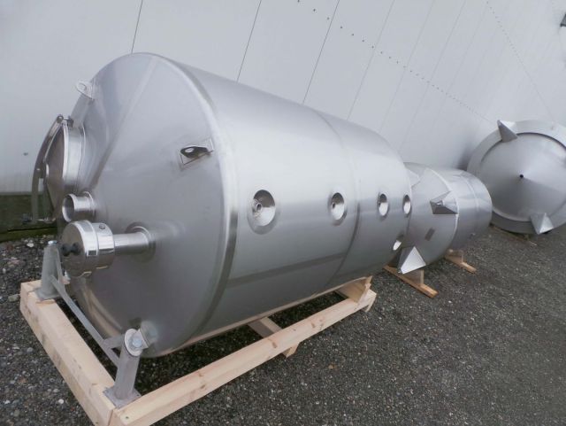 2 x 3.300L - 27 US bbl -  870 US gal - AISI316; stainless-steel storage-tank; insulated; vertical on legs
