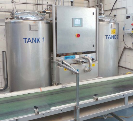 2 x 500L - 4 US bbl - 132 US gal - AISI 304; stainless-steel CIP storage-tanks; vertical; single skin on legs
