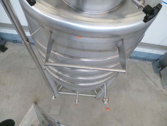 3 x 1.5m³ AISI304; CCT bier fermentors, bier fermantatie tanks; cct tank; vertikaal; warmtewisselaar