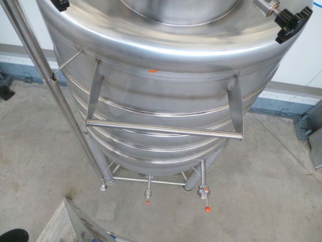 3 x 1.5m³ V2A; CCT Gärbehälter für Bier; Bier Behälter; Wärmetauscher