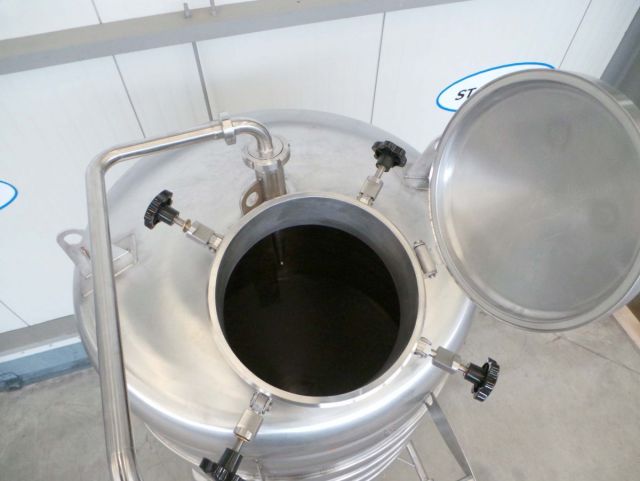 3 x 1.5m³ AISI304; CCT bier fermentors, bier fermantatie tanks; cct tank; vertikaal; warmtewisselaar